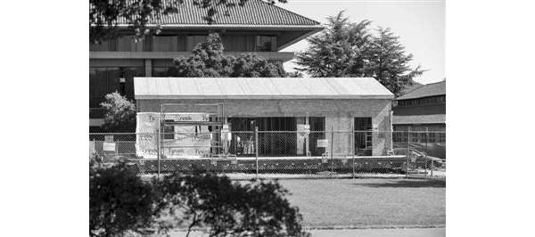 斯坦福大学生设计零能耗太阳能住房